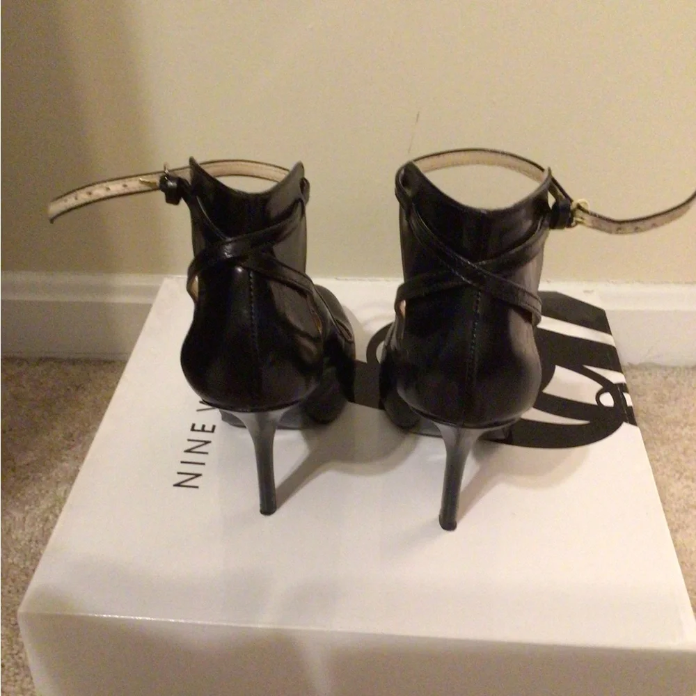 Women’s Heels - Picture 4 of 4